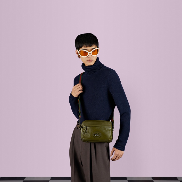 725696.AABDH.3353.003.100.0000.Light Shoulder bag with tonal Double G